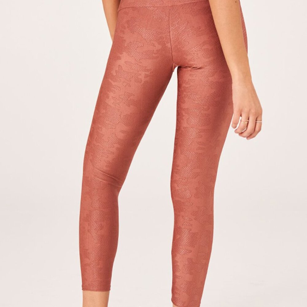 COPY - Onzie Bronze Jacquard Texture high rise Capri 2029